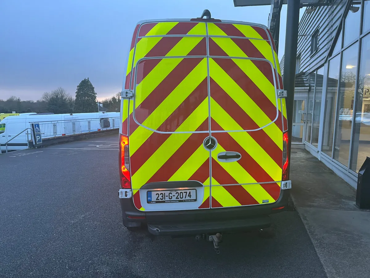 2023 Mercedes-Benz Sprinter 319/36 Auto - Image 4