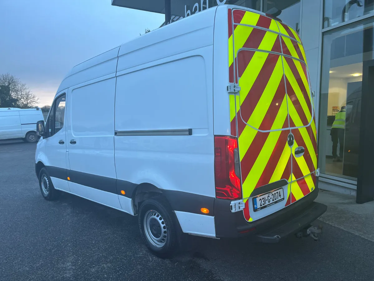 2023 Mercedes-Benz Sprinter 319/36 Auto - Image 3