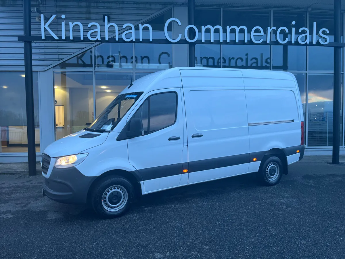 2023 Mercedes-Benz Sprinter 319/36 Auto - Image 1