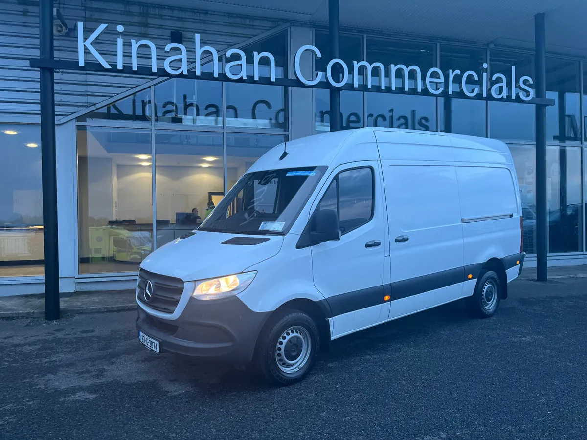 2023 Mercedes-Benz Sprinter 319/36 Auto - Image 2