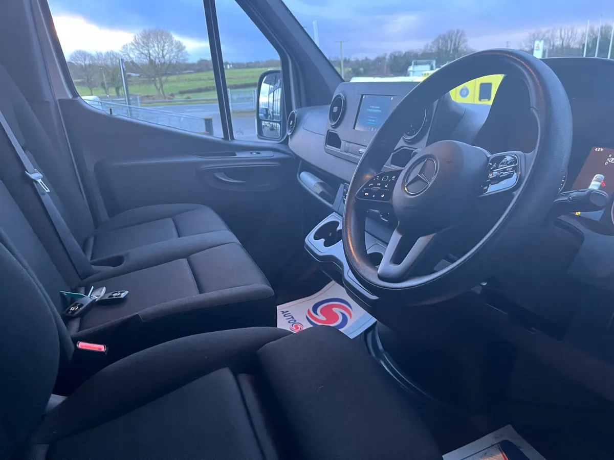2023 Mercedes-Benz Sprinter 319/36 Auto - Image 2