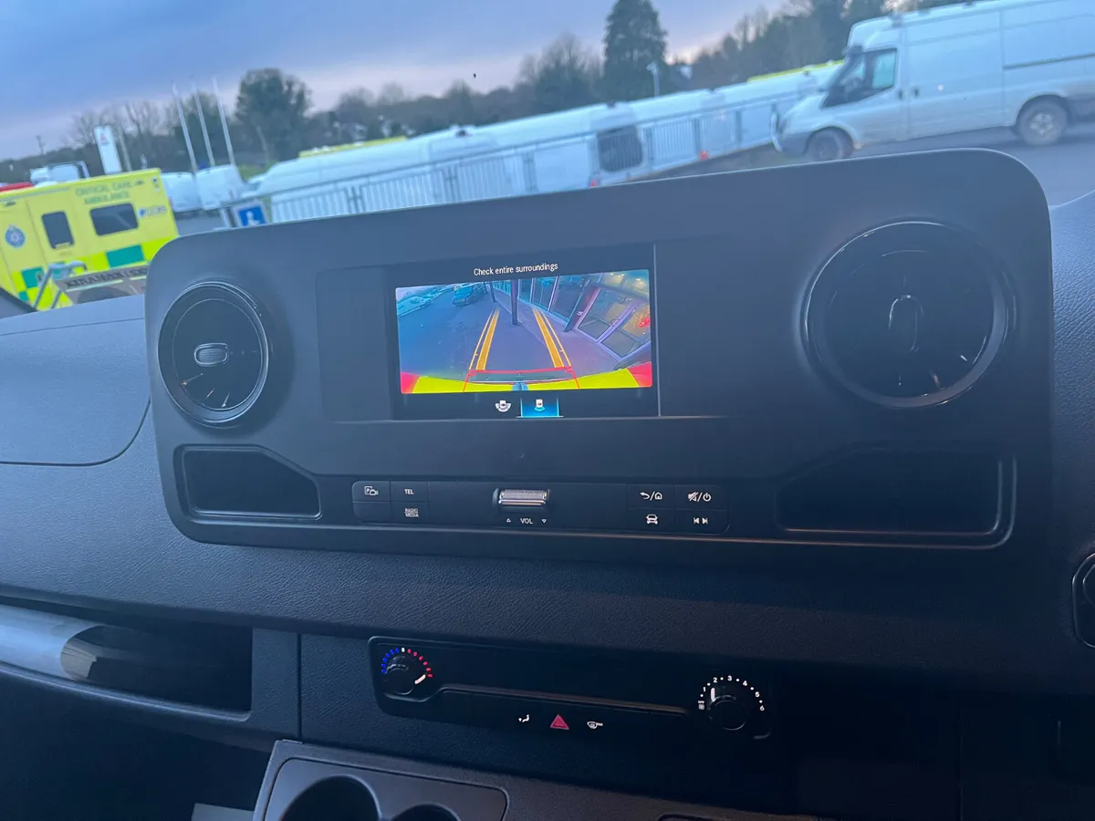 2023 Mercedes-Benz Sprinter 319/36 Auto - Image 3