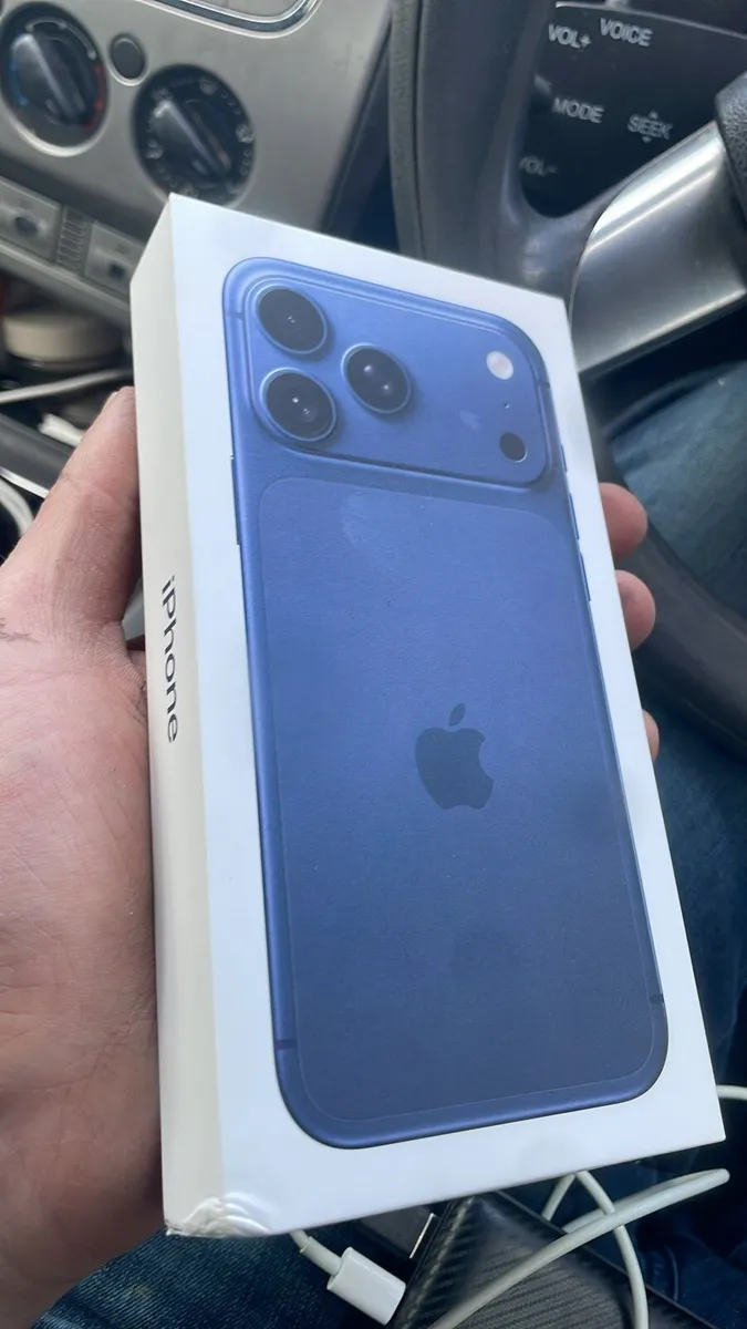 iPhone 17 pro max 256gb blue