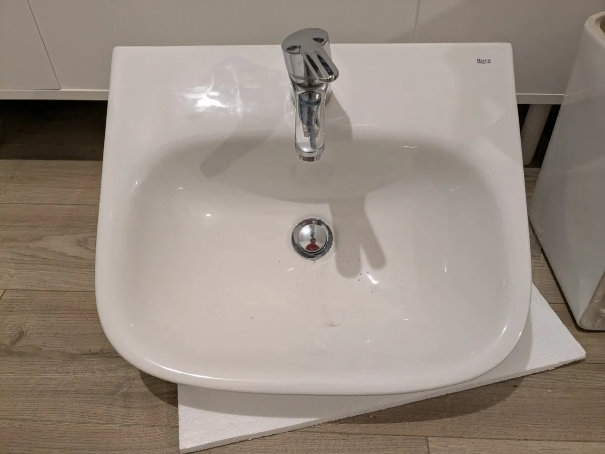 Roca wall hung sink (white) x 3 - Image 1