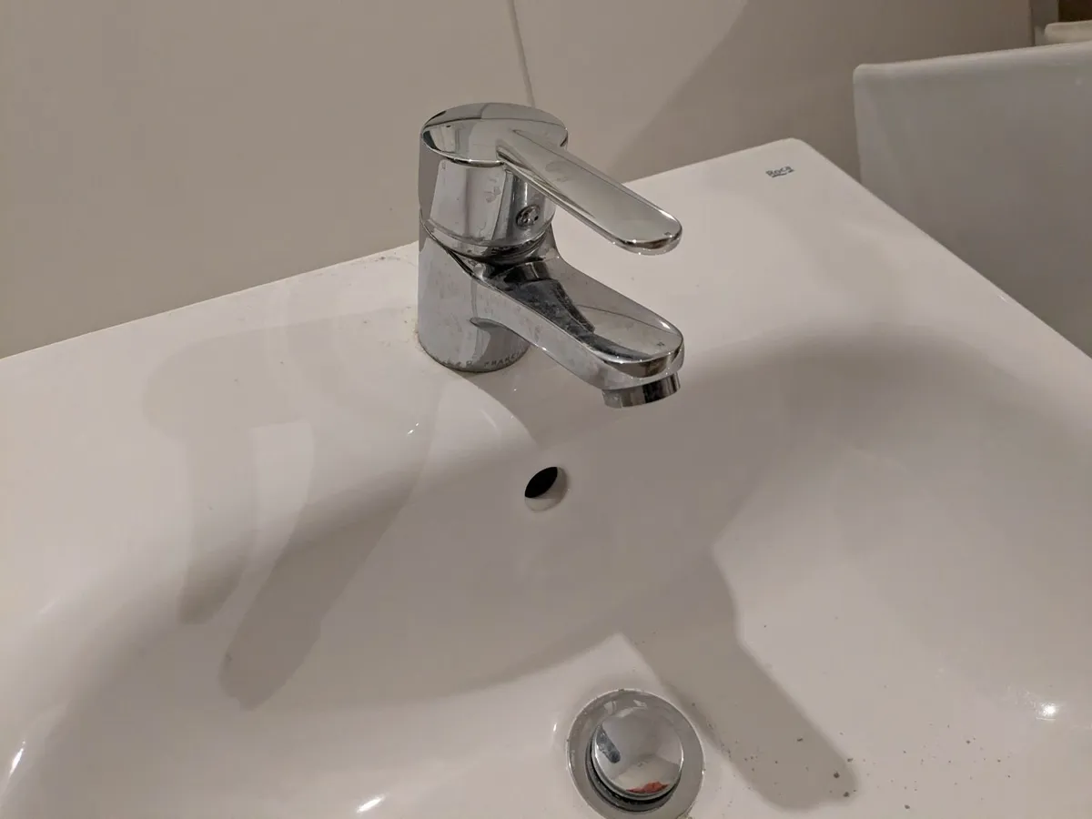 Roca wall hung sink (white) x 3 - Image 4