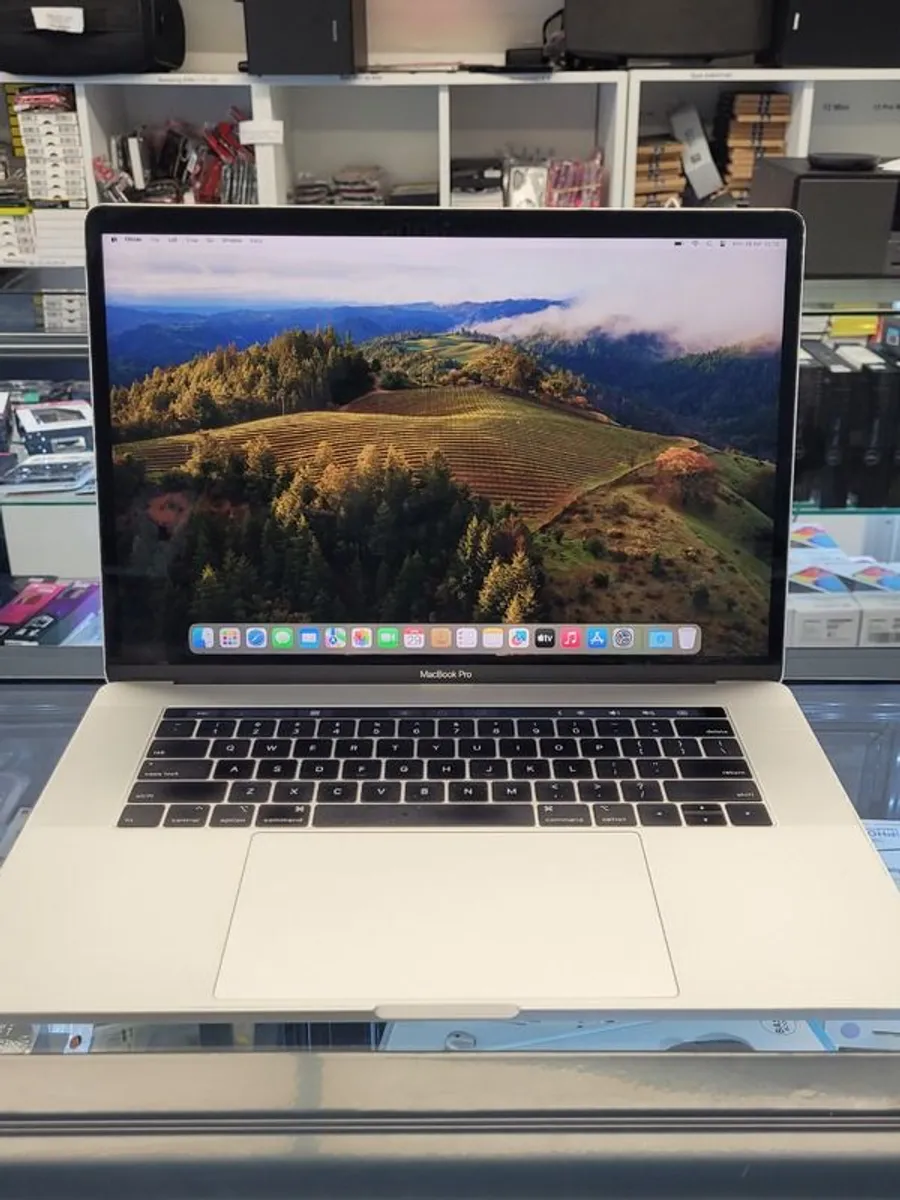 Apple MacBook Pro i7 (i7-8850H) 2.6GHz 15" 32GB RAM 500GB Touch Bar (Model: A1990 Year: 2018) - Image 2