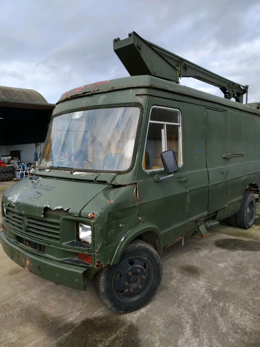 Cherry picker hoist - Image 1