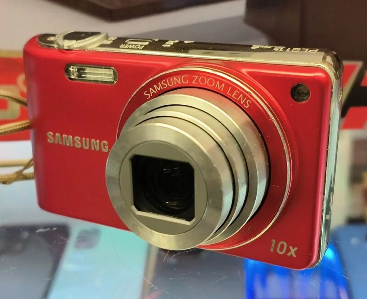 Samsung Compact Digital Camera 14.2MP 10x Zoom Red Model: PL211 - Image 1