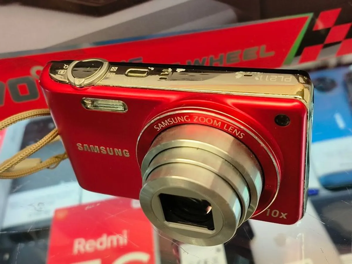 Samsung Compact Digital Camera 14.2MP 10x Zoom Red Model: PL211 - Image 2