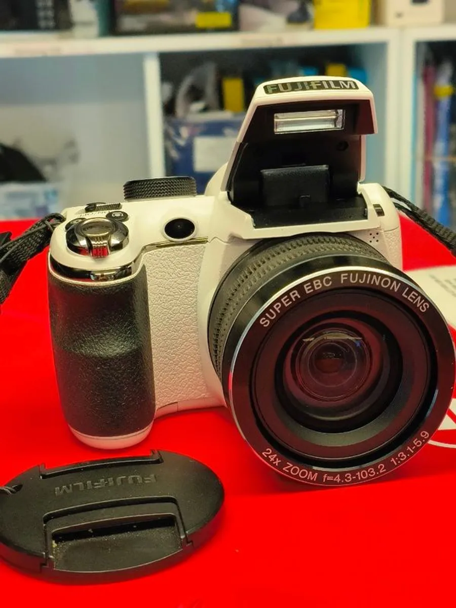 Fujifilm FinePix S4200 14MP Photography Photo Digital Camera/ Used - Image 1