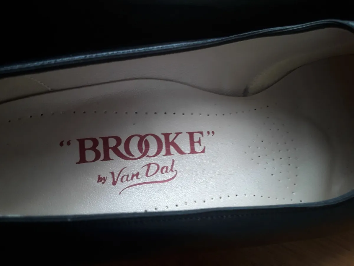 Ladies black designer shoes - Image 1