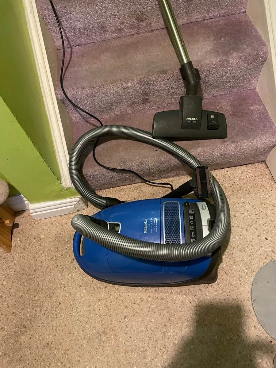 Miele vacuum cleaner - Image 1