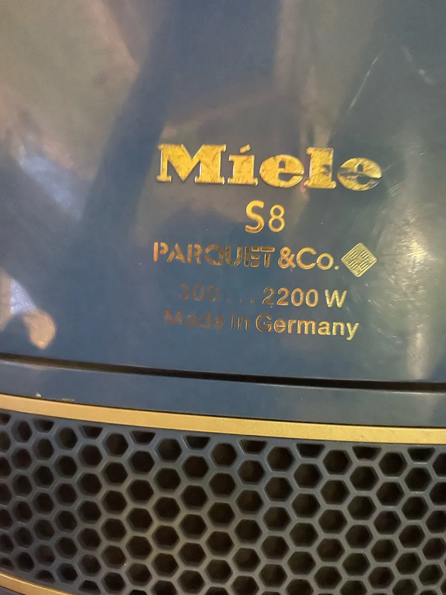 Miele vacuum cleaner - Image 2