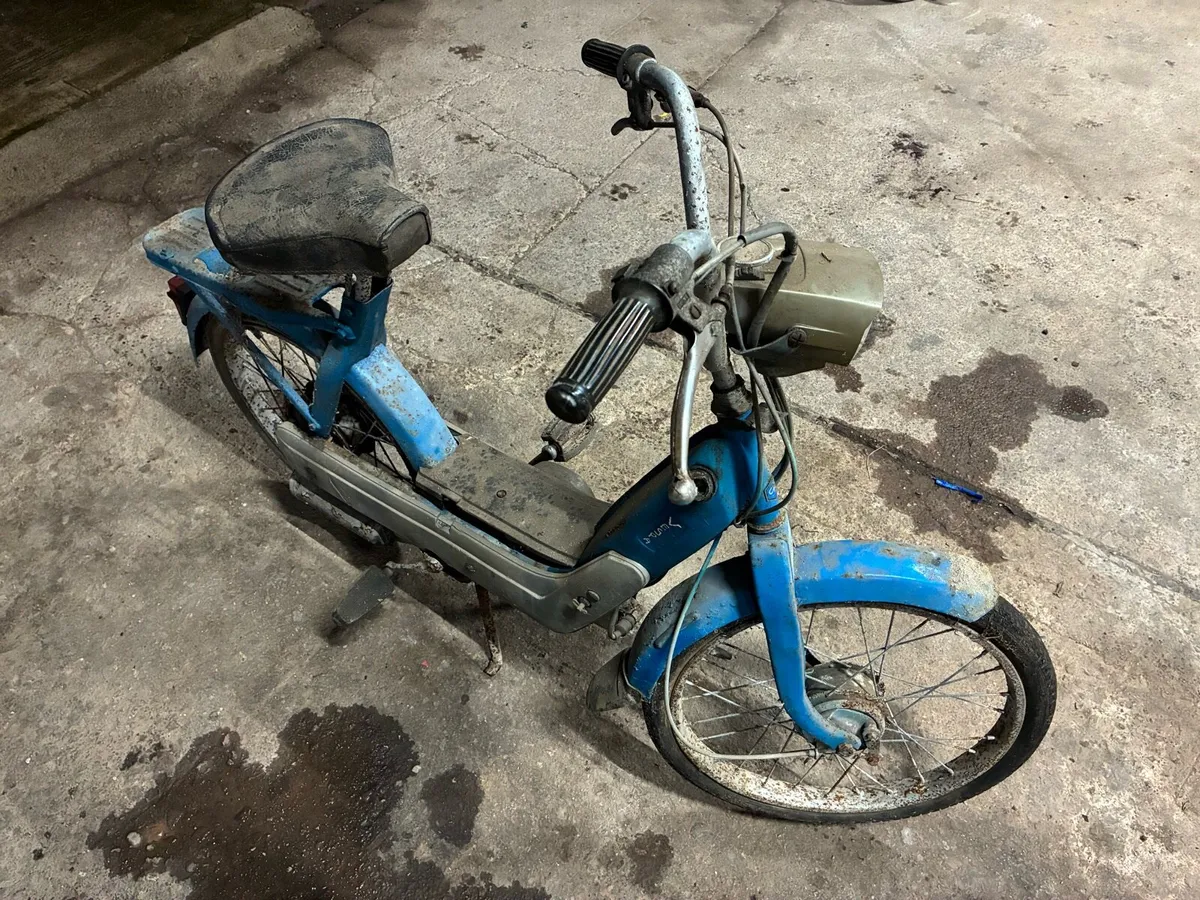 Vintage Moped - Image 4
