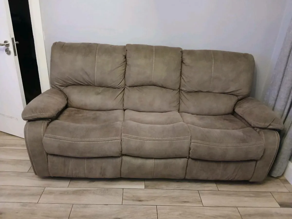 3 seater recliner - Image 1