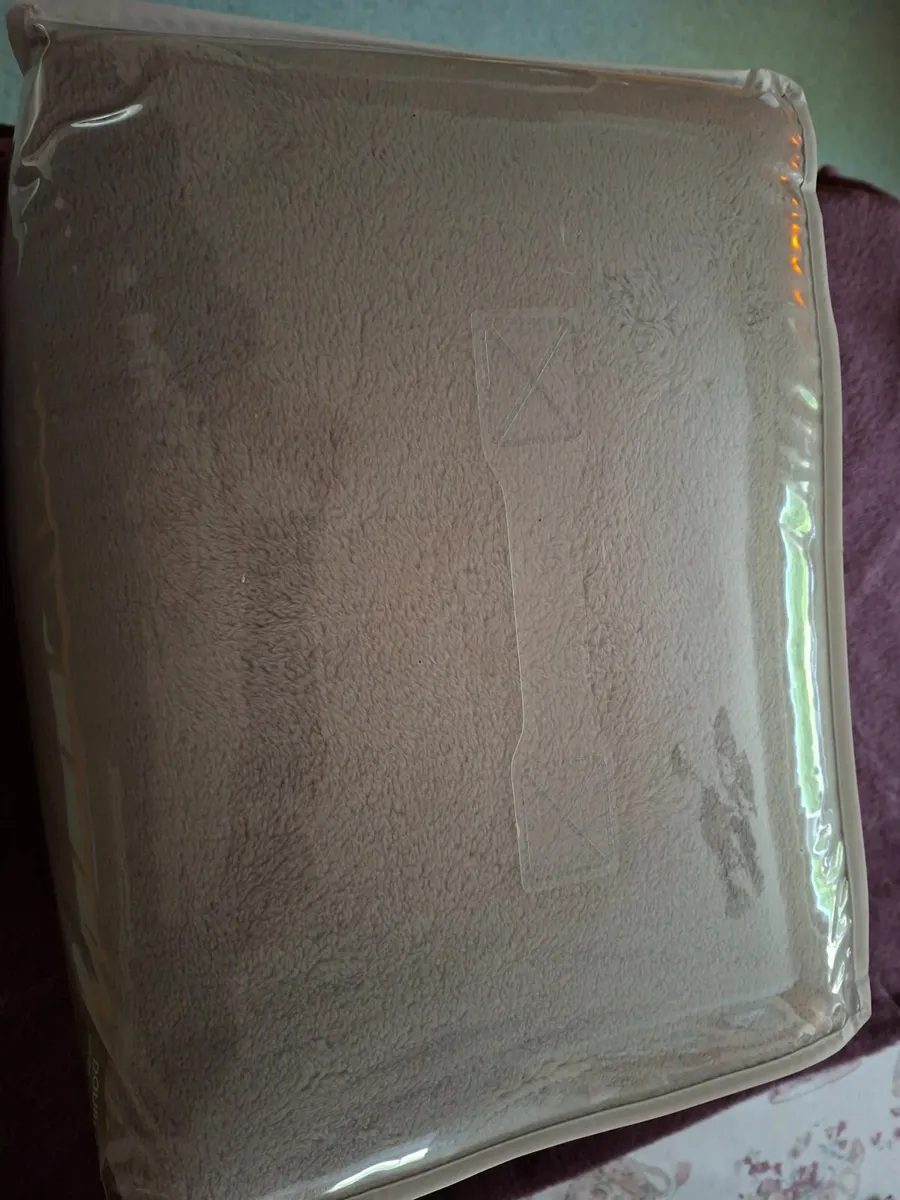 Brand New Never Used Fleece Double Duvet Cover Set - Image 2