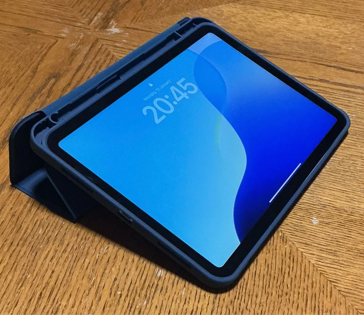 iPad 10th Gen 64GB WiFi + Sim Silver - Image 1