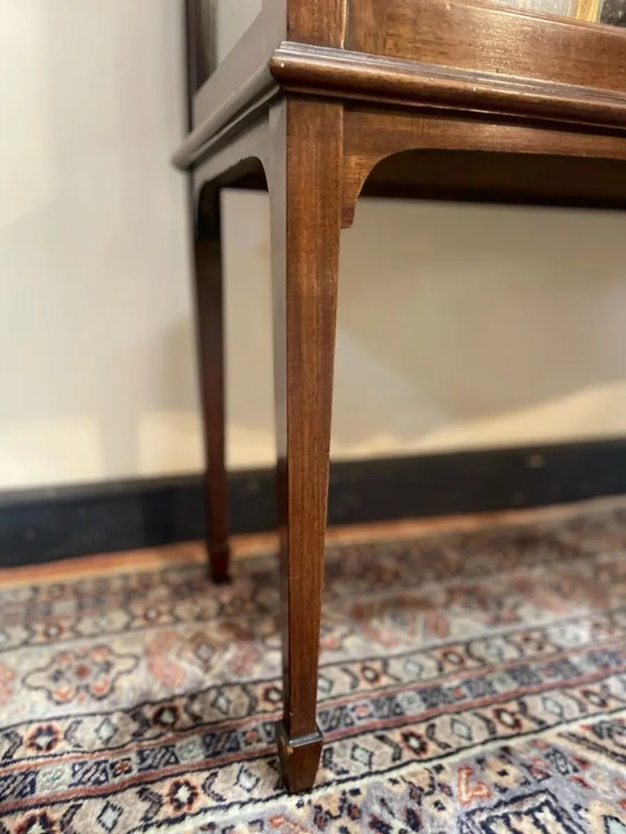 Edwardian Mahogany Bow Front Display Cabinet. - Image 3