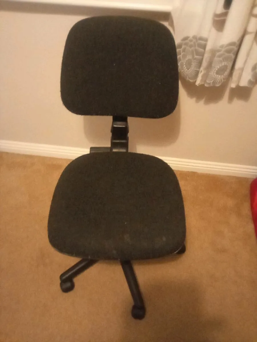 OFFICE.  SWIVEL.   CHAIR. - Image 1