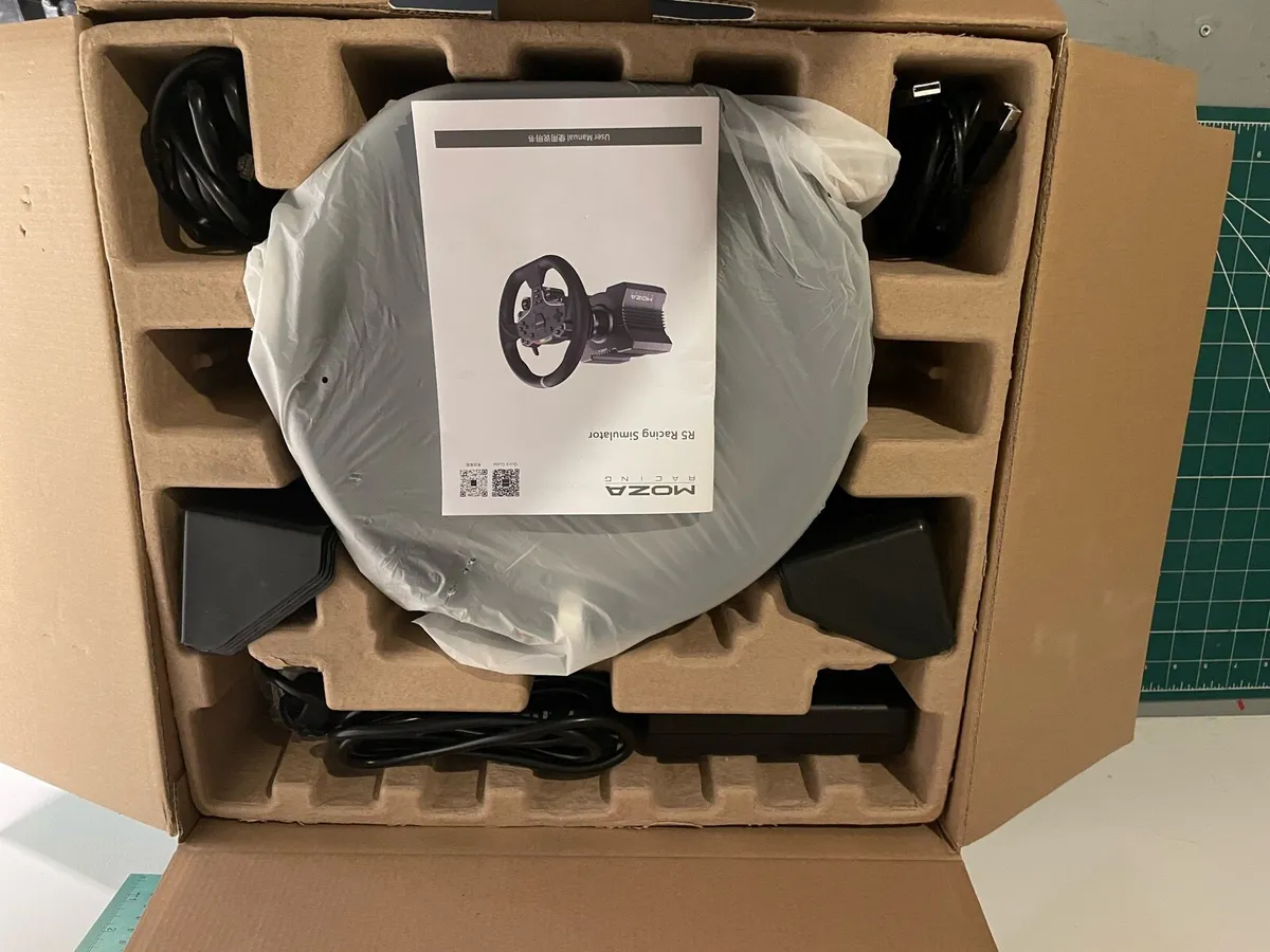 Moza Racing R5 WHEEL & PEDALS BUNDLE - Image 4