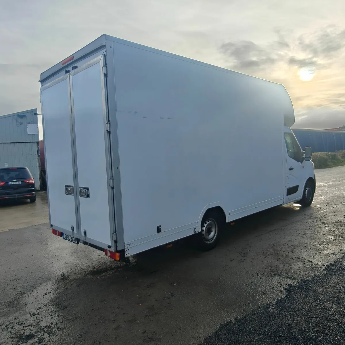 Renault Master Van low loader - Image 4