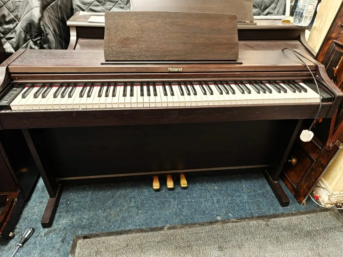 Roland rp101 Digital Piano - Image 1