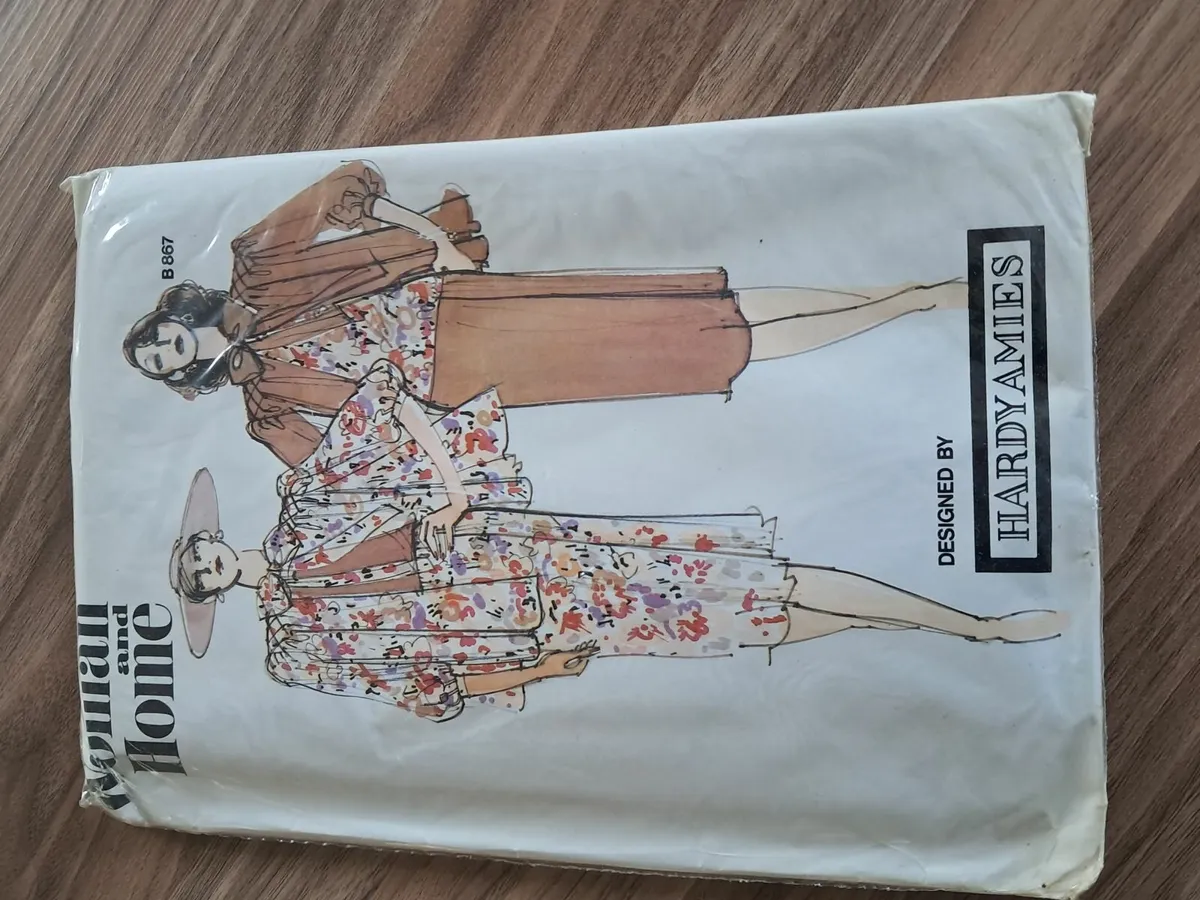 Vintage clothes  pattern - Image 1