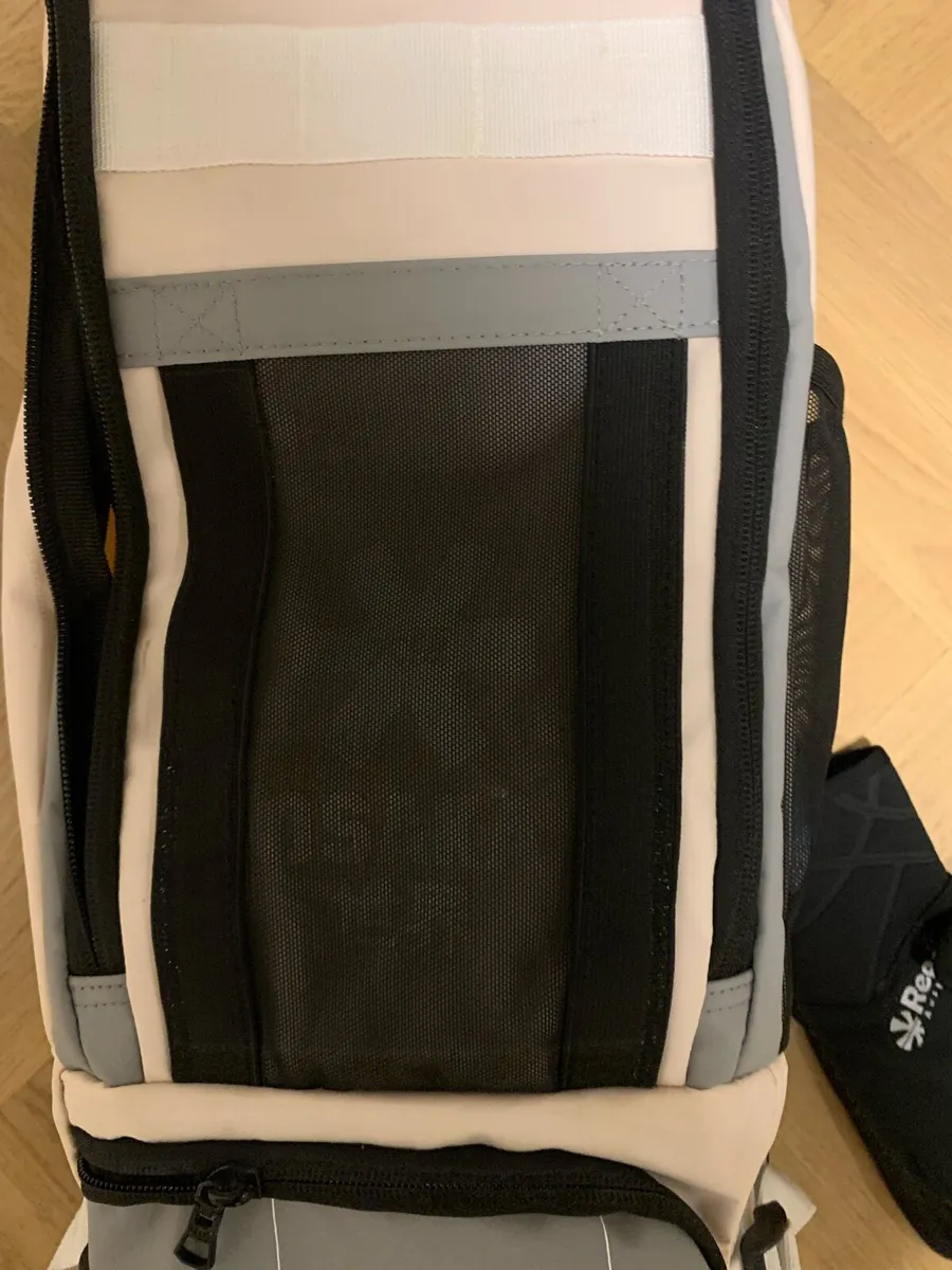 Osaka hockey bag& hockey gloves - Image 3