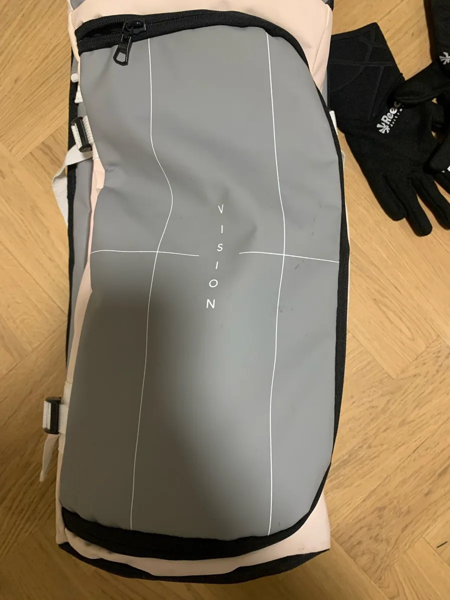 Osaka hockey bag& hockey gloves - Image 2