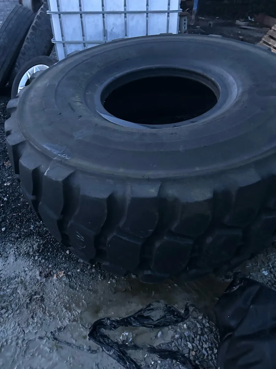 26.5R25 Yokohama OTR Tyre - Image 2