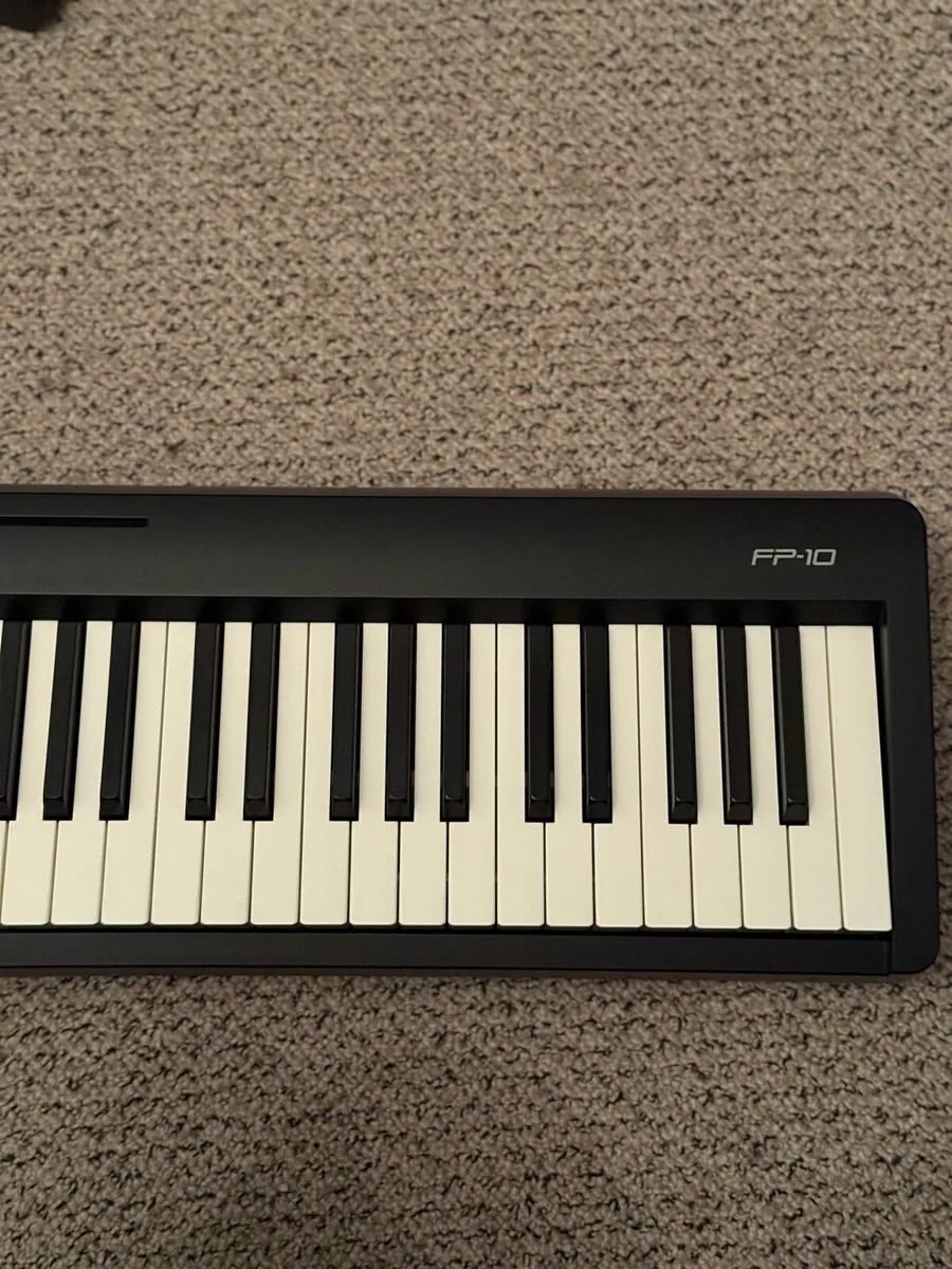 Roland FP10 Digital Piano - Image 3
