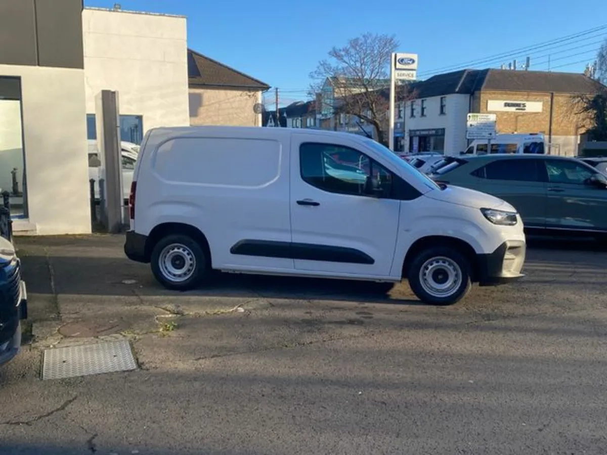 Fiat Doblo SWB 1.5 100HP 650KG 4DR - Image 4