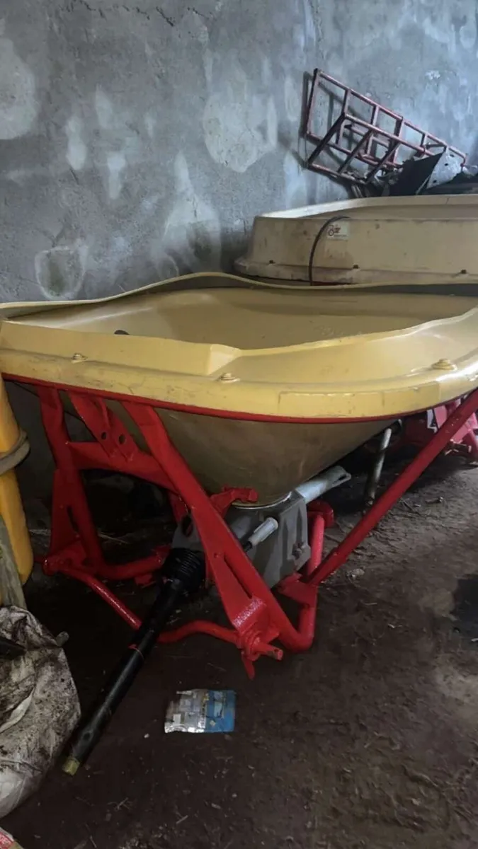 2 vicon sowers - Image 1