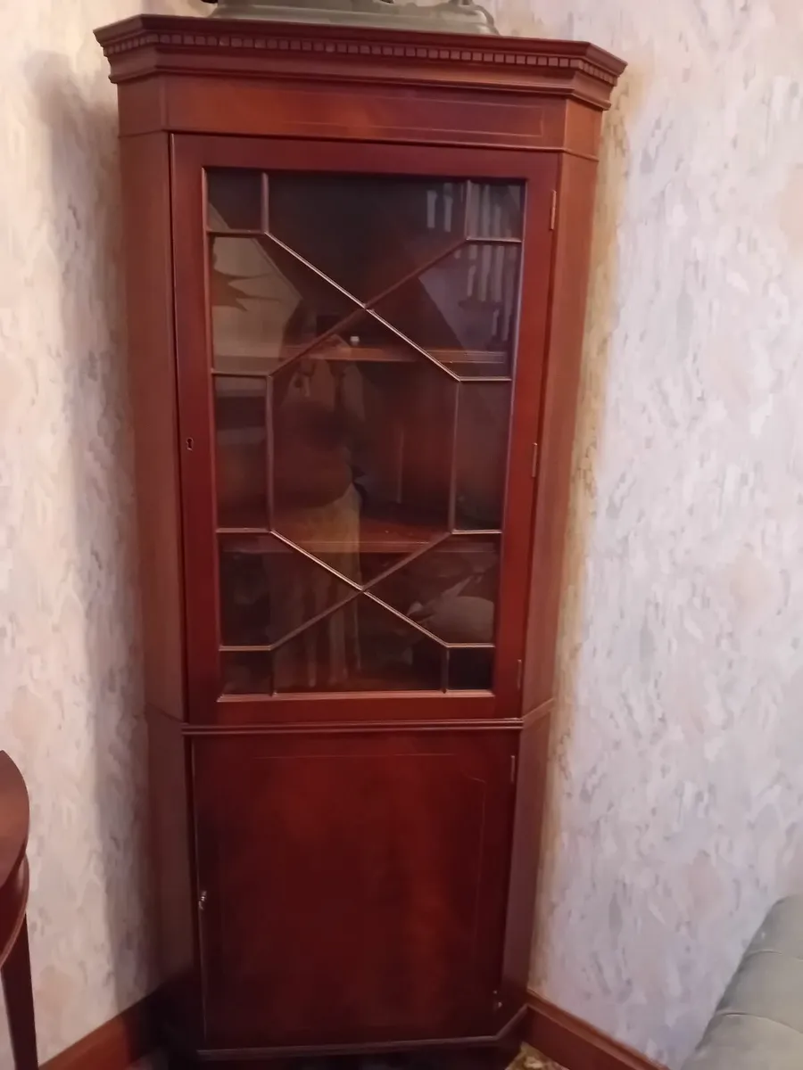 Corner display cabinet - Image 1