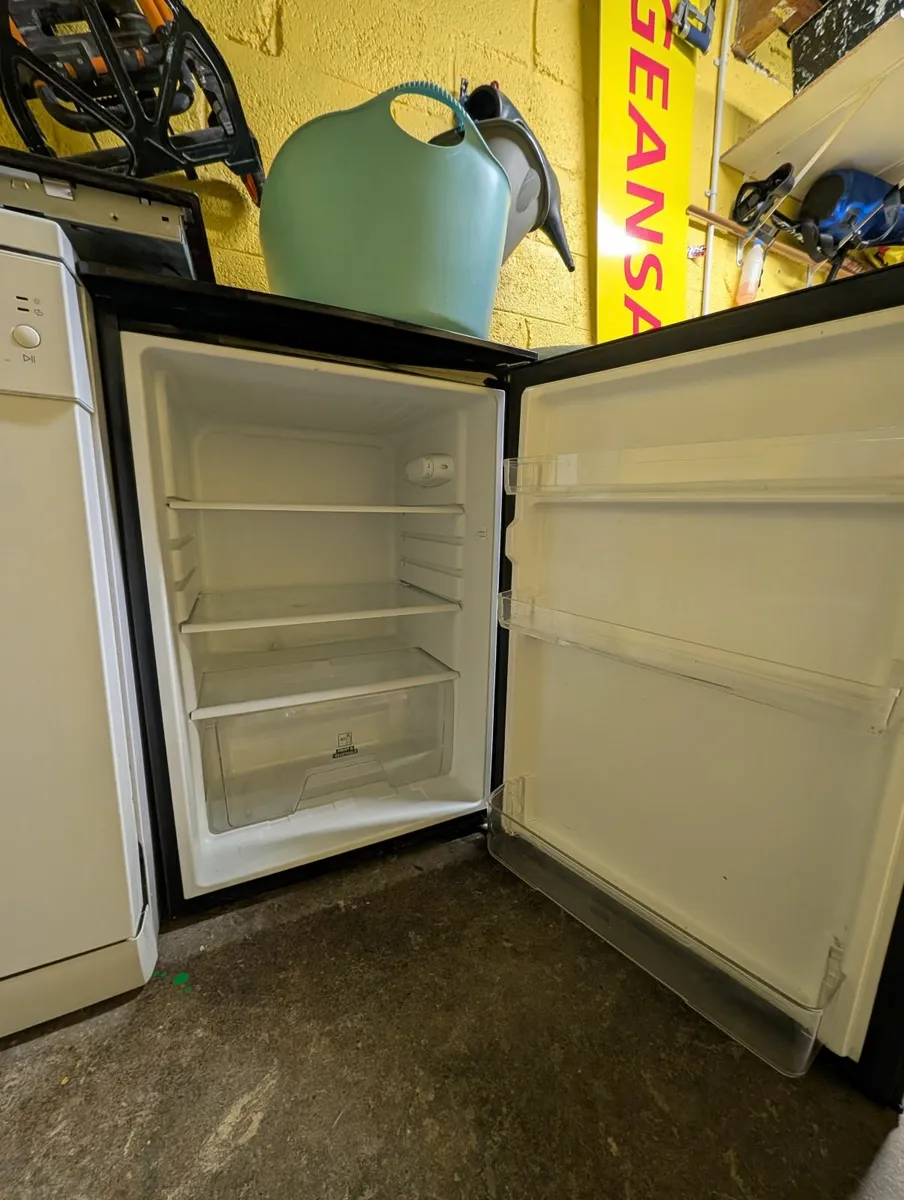 Dishwasher, fridge,hob, heating cylinder - Image 4