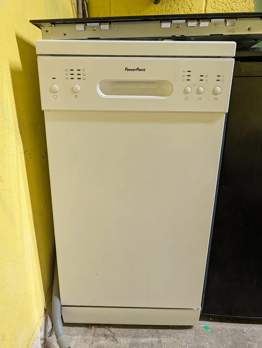 Dishwasher, fridge,hob, heating cylinder - Image 1