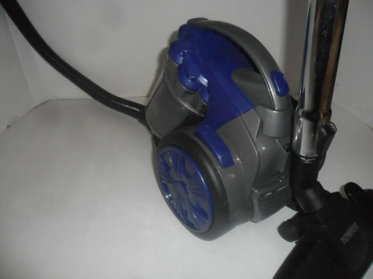 Tower vacuum cleaner - Image 2