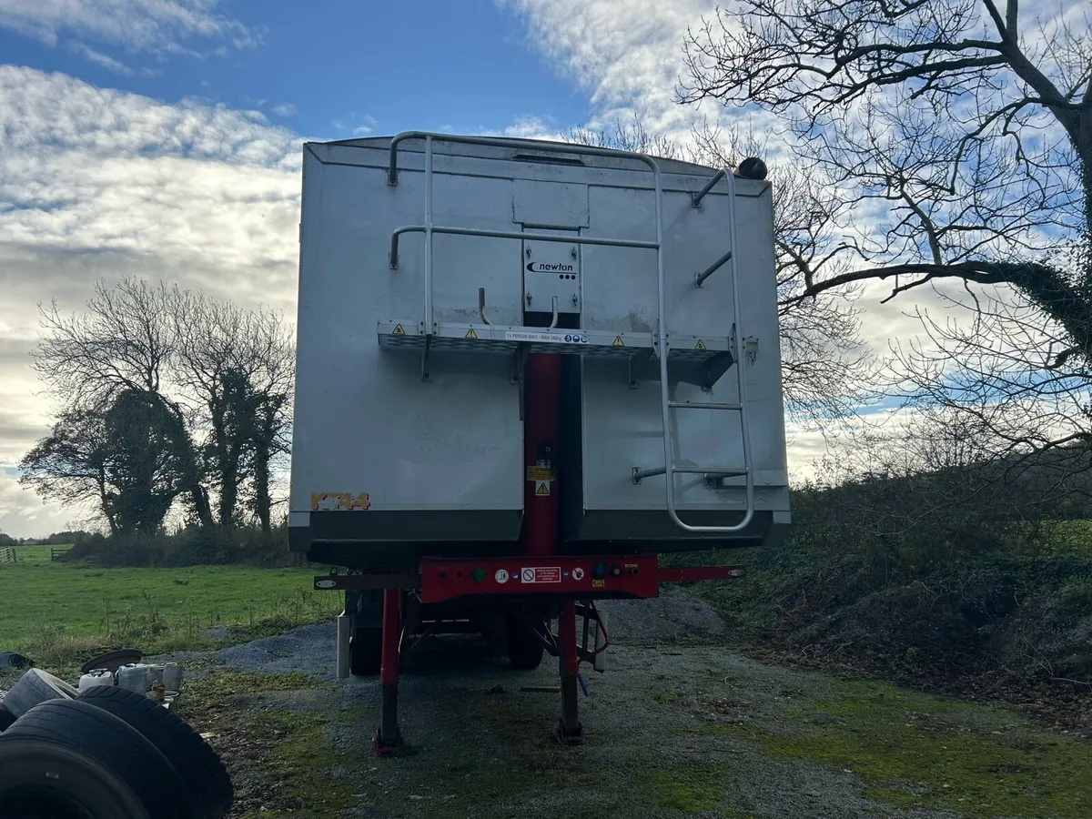 2016 70 cube Freuhauf Bulker - Image 1