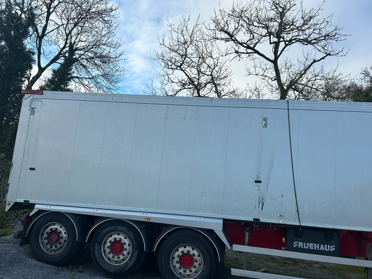 2016 70 cube Freuhauf Bulker - Image 3