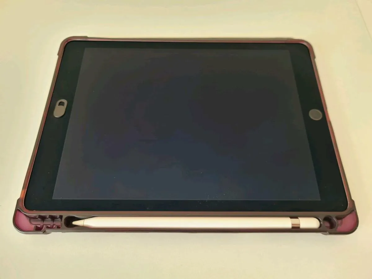 2016 iPad Pro 256 GB (9.7-inch, Wi-Fi + Cellular) - Image 1