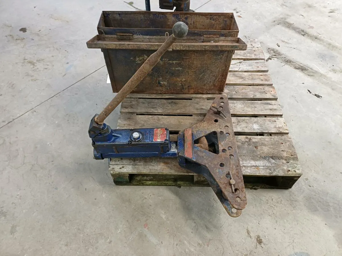 Hydraulic pipe bender - Image 1