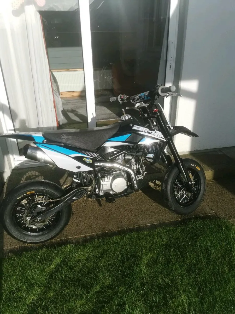 Stomp z3r-140

Pit bike - Image 1