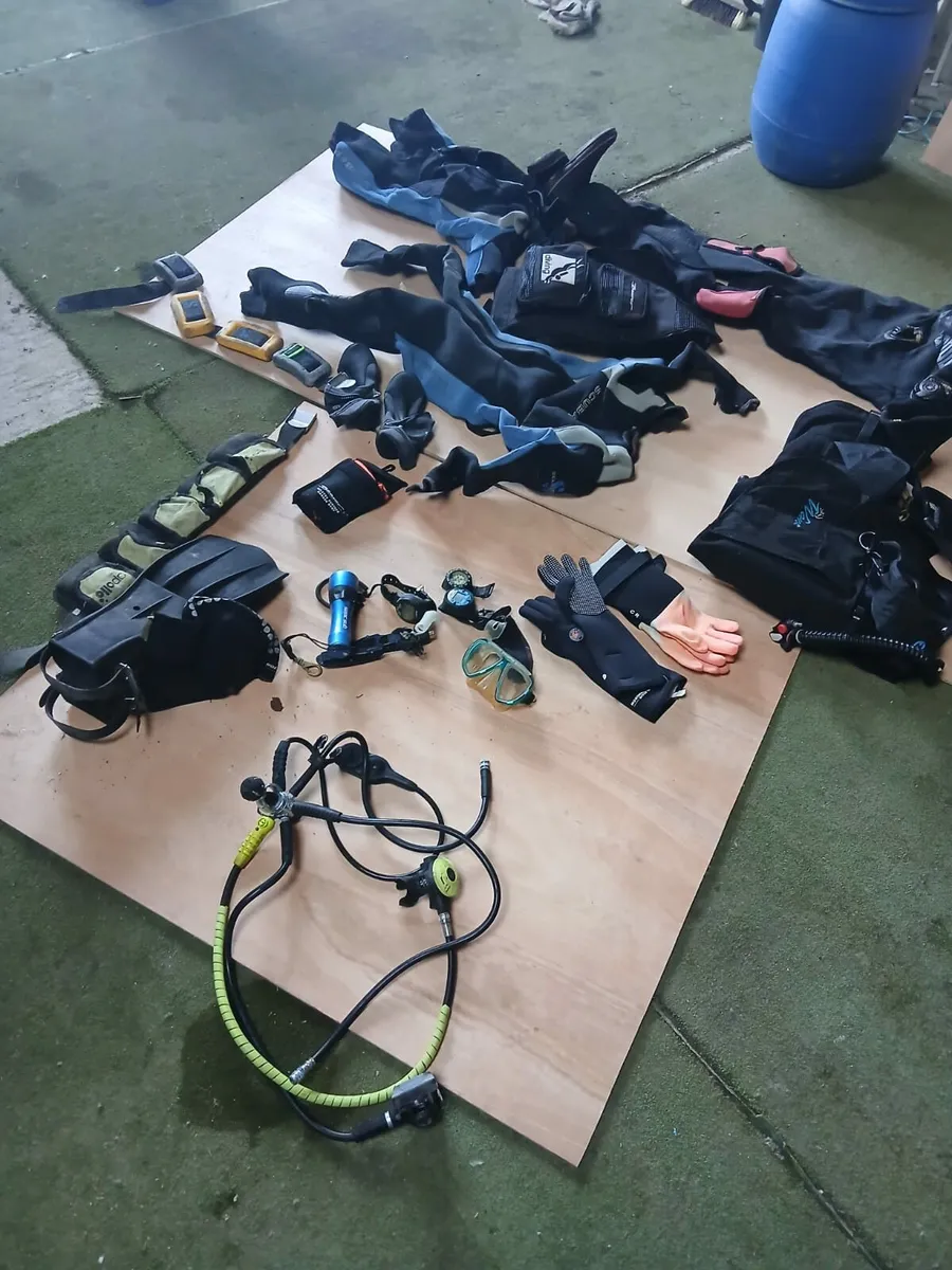 Scuba diving equipment and gear - Image 1