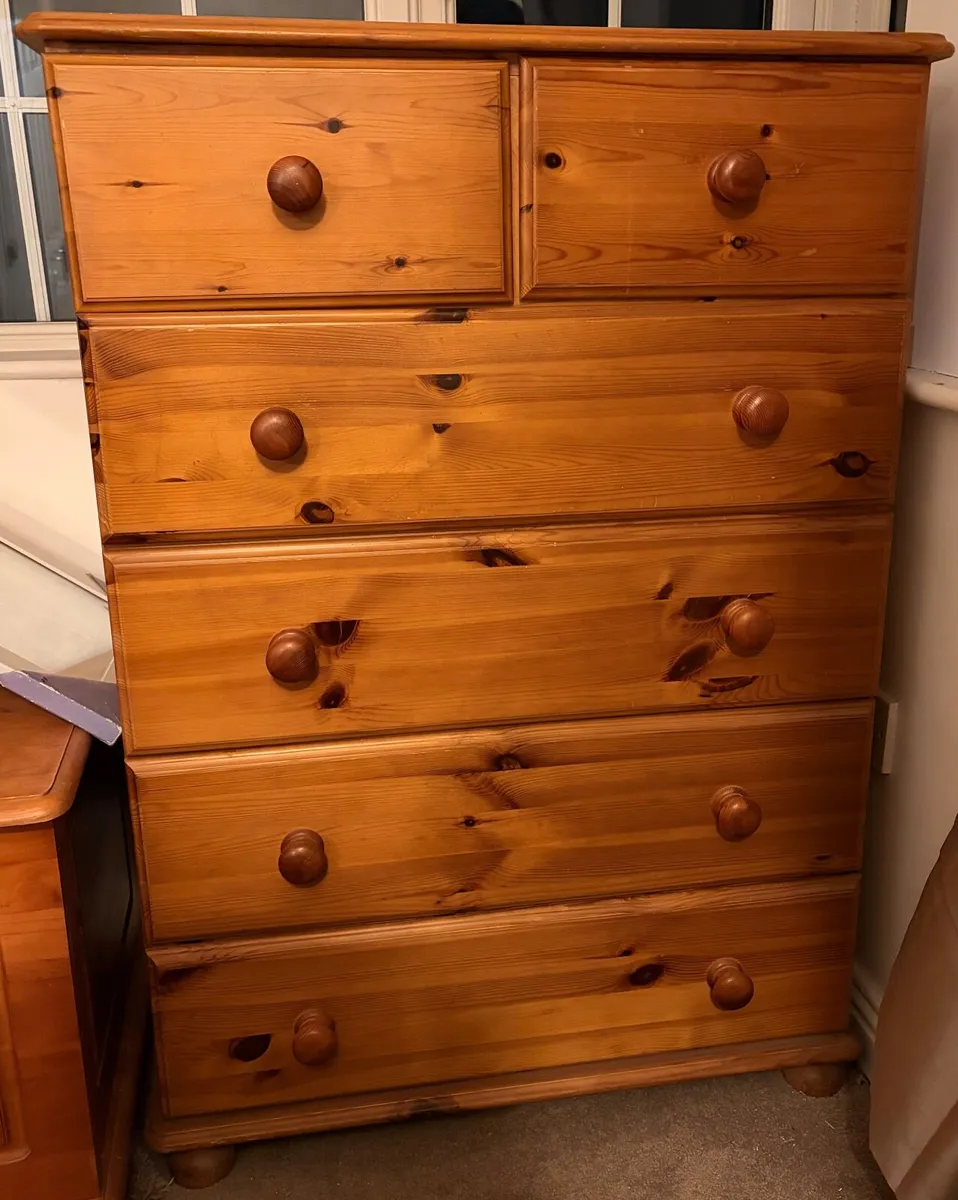 Chest of drawers