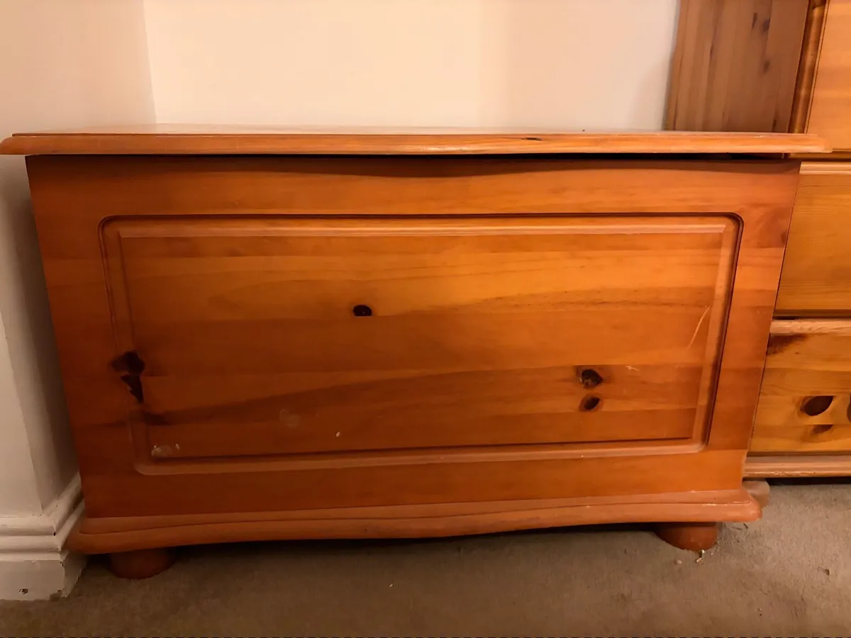 Blanket box - Image 1