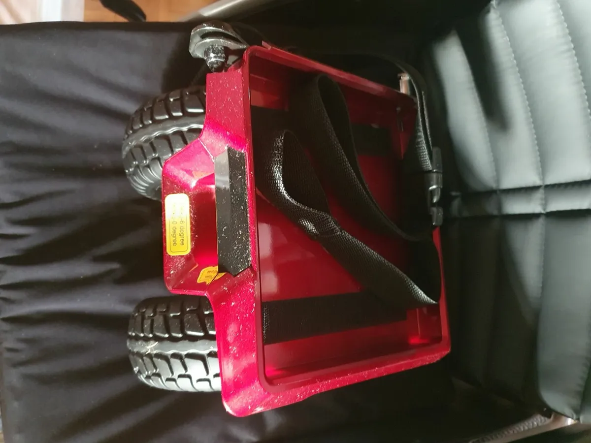 Wheelchair and battery - Image 4