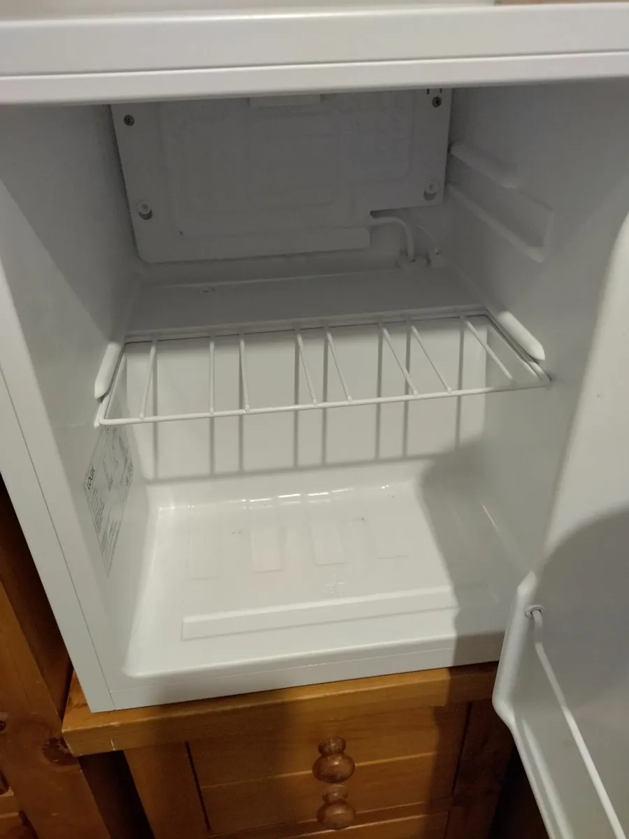 New LOGIK LTT40W23 Mini Fridge - White - Image 3