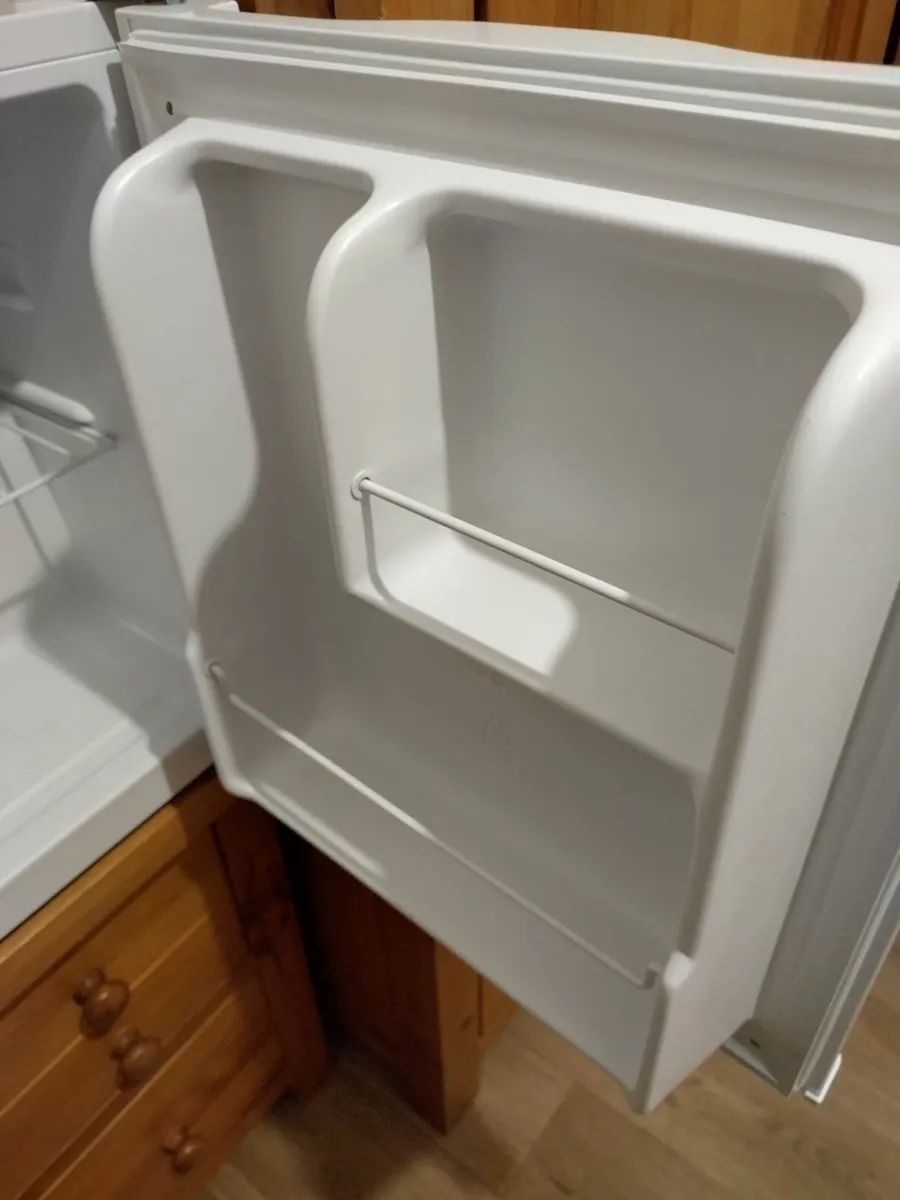 New LOGIK LTT40W23 Mini Fridge - White - Image 4