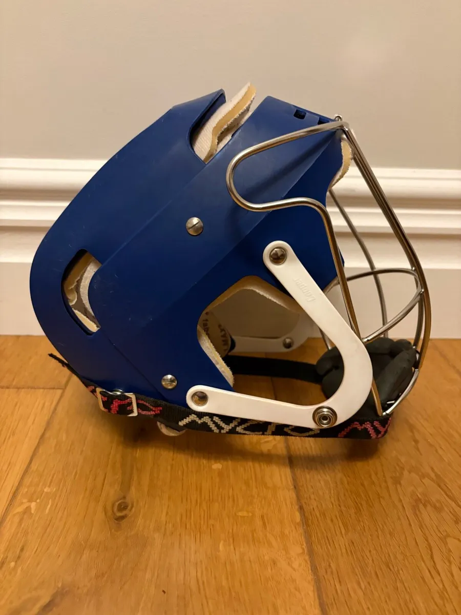 Cooper SK 100 Hurling Helmet - Image 3