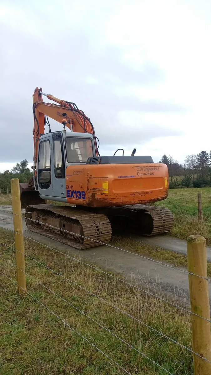 2001 Hitachi ex 135 trade for 3-7ton - Image 4